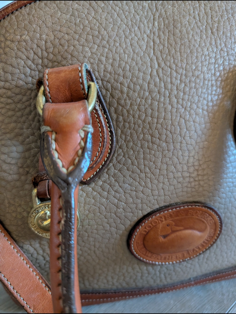 ✨ Vintage Dooney & Bourke Taupe and Brown Pebble Leather Dome Satchel - Picture 9 of 16